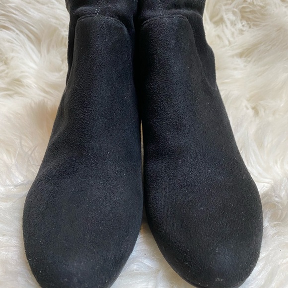 BCBGENERATION Delilah Black Faux Suede Heeled Booties 7 - Picture 3 of 8